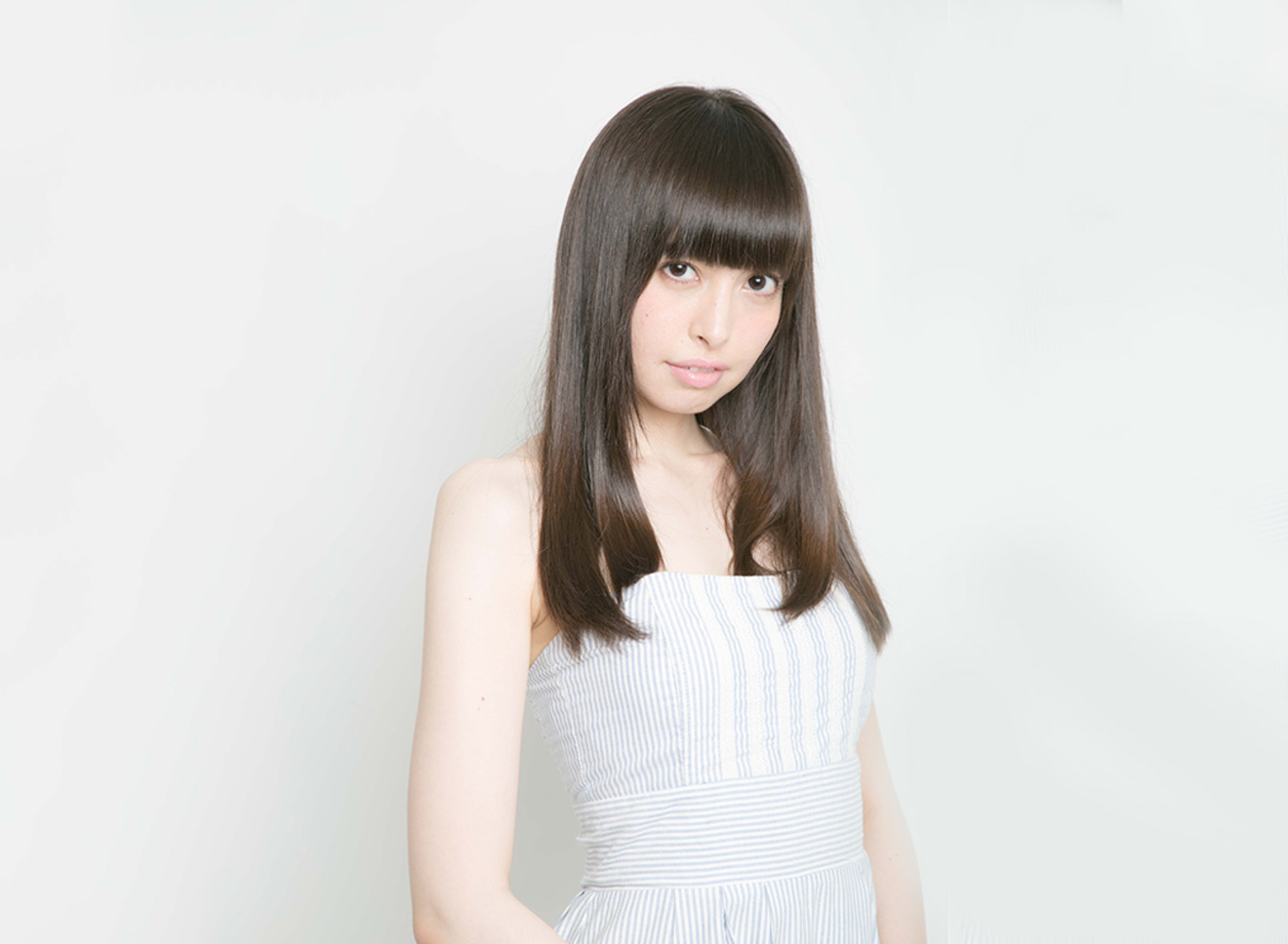 撮影スタジオに備品として置かれている本【西田藍】
