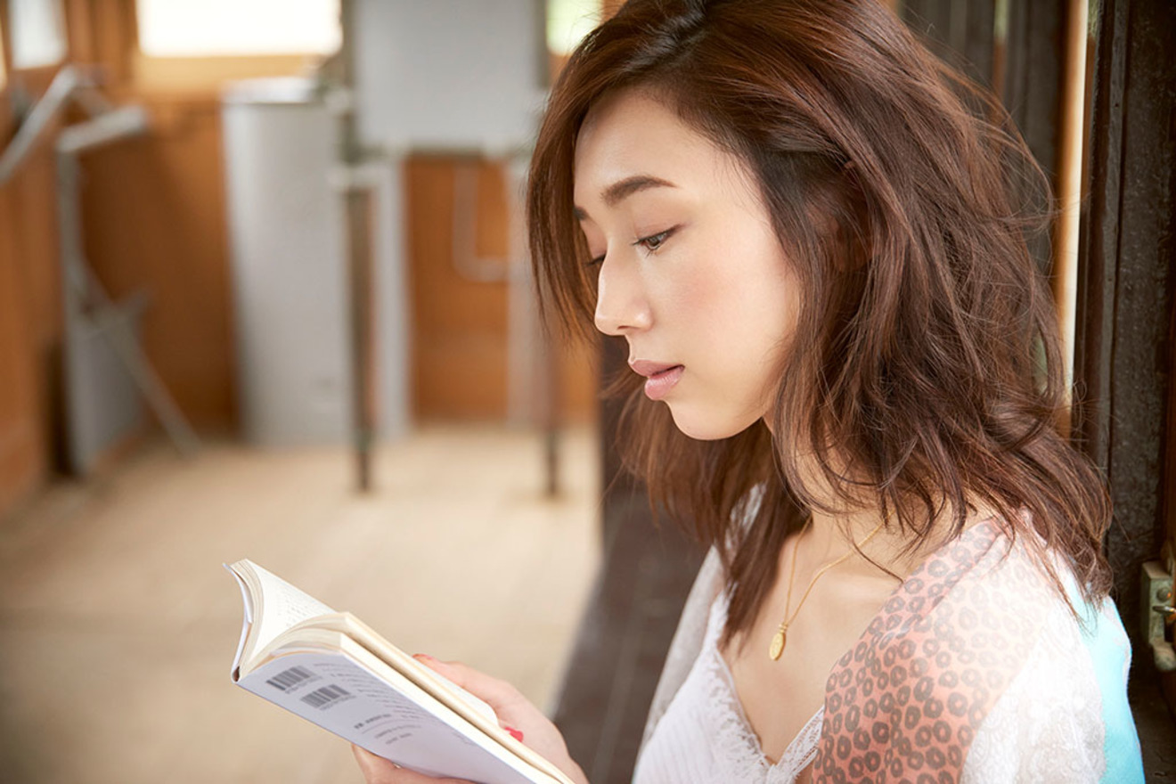 モデル松原汐織が選ぶ「オトナの夏休みの課題図書として提案したい一冊」