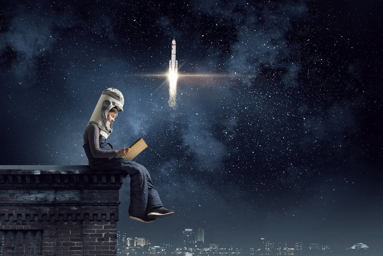 高千穂遙のおすすめ文庫小説5選!SFものやスペースオペラ作品など