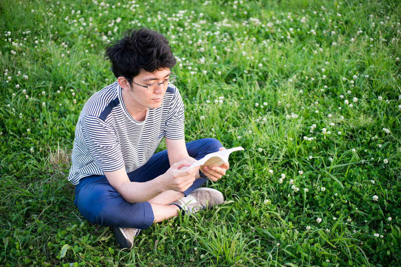伊集院静のおすすめ文庫本11選!多くの賞を受賞し、作詞なども手掛ける作家