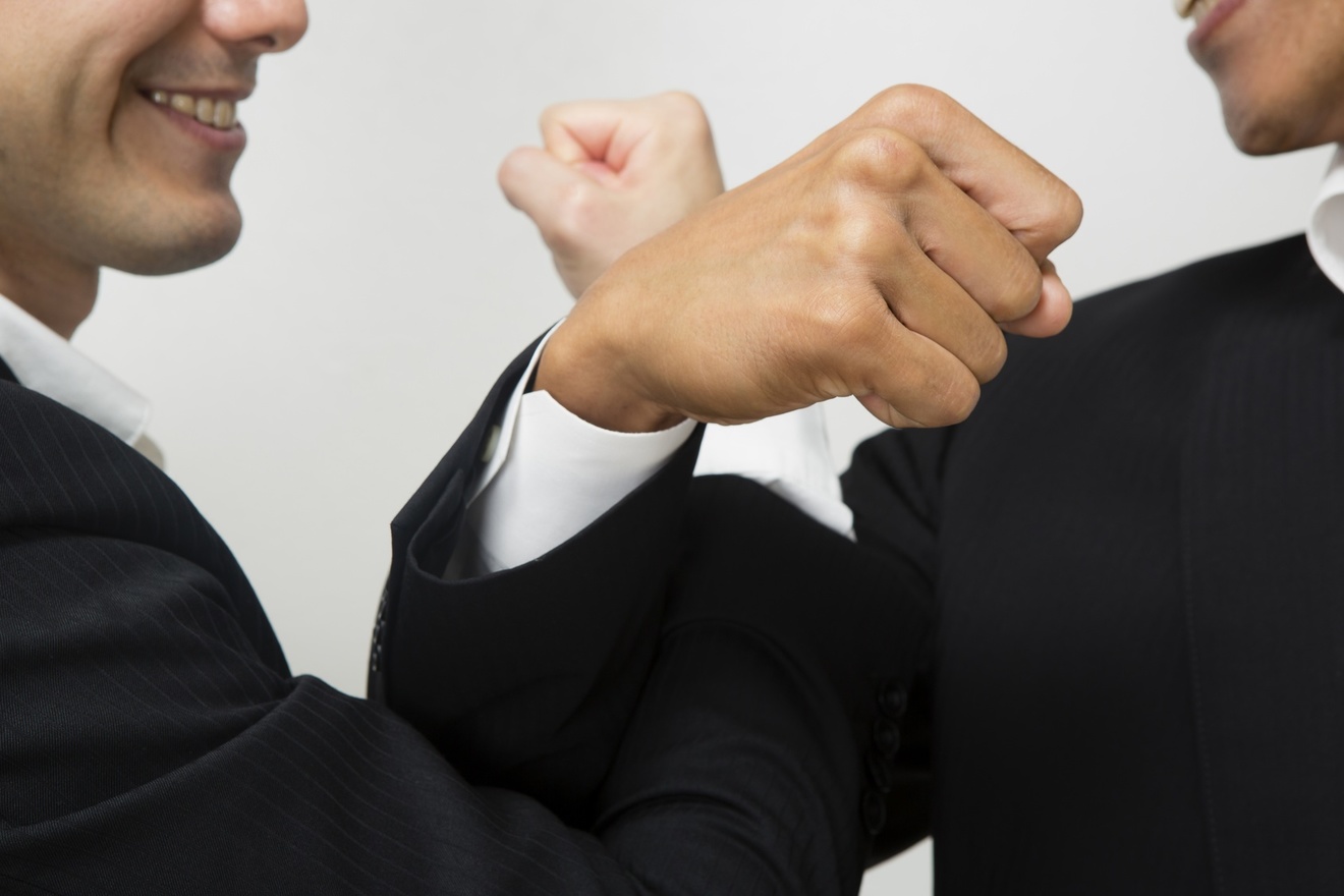 通訳になるには?5分で分かる、翻訳との違い、仕事内容や職種など